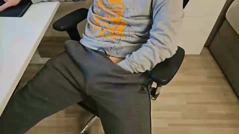 Snapshot of tree1989 chatting on 01.06.25 tree1989 online show from 01.06.25