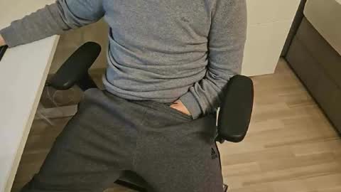 Snapshot of tree1989 chatting on 02.08.25 tree1989 online show from 02.08.25