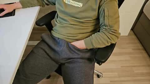 Snapshot of tree1989 chatting on 02.10.25 tree1989 online show from 02.10.25