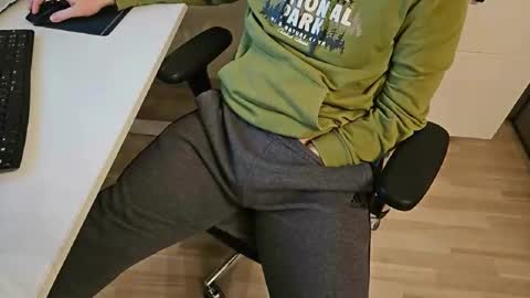 Snapshot of tree1989 chatting on 02.17.25 tree1989 online show from 02.17.25