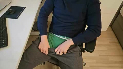 Snapshot of tree1989 chatting on 02.18.25 tree1989 online show from 02.18.25