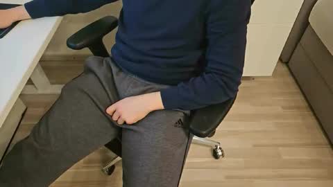 Snapshot of tree1989 chatting on 02.19.25 tree1989 online show from 02.19.25