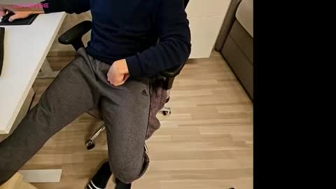 Snapshot of tree1989 chatting on 09.17.25 tree1989 online show from 09.17.25