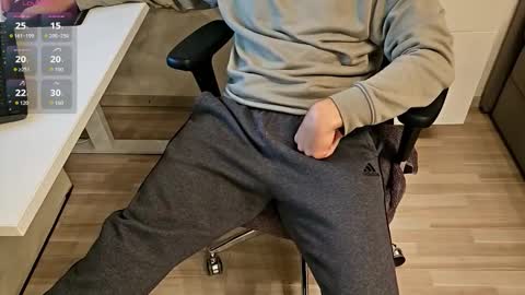 Snapshot of tree1989 chatting on 09.30.25 tree1989 online show from 09.30.25