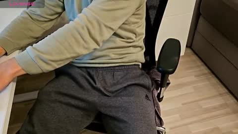 Snapshot of tree1989 chatting on 10.04.25 tree1989 online show from 10.04.25