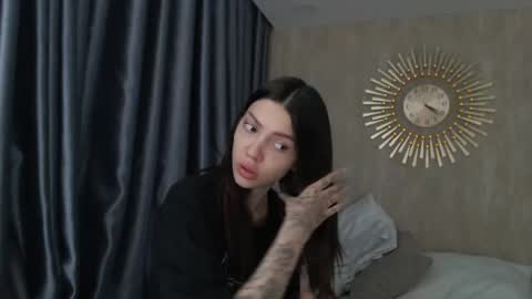 Sarah And Jon online show from 01.04.25