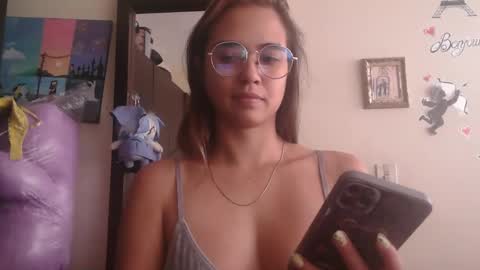 Snapshot of triana_bell chatting on 04.29.26 triana_bell online show from 04.29.26