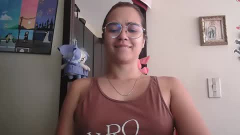 Snapshot of triana_bell chatting on 05.10.26 triana_bell online show from 05.10.26