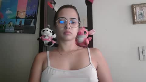 Snapshot of triana_bell chatting on 05.27.26 triana_bell online show from 05.27.26