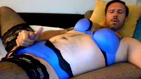 triciawu22 online show from 09.15.25