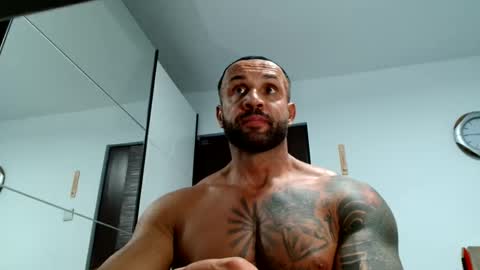 Snapshot of tridentmuscles chatting on 01.05.26 tridentmuscles online show from 01.05.26