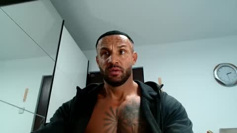 Snapshot of tridentmuscles chatting on 01.08.26 tridentmuscles online show from 01.08.26