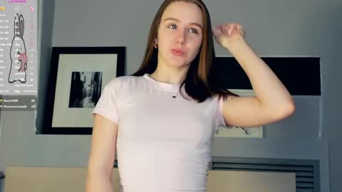 Snapshot of trinahillier chatting on 04.16.26 Bubbles online show from 04.16.26