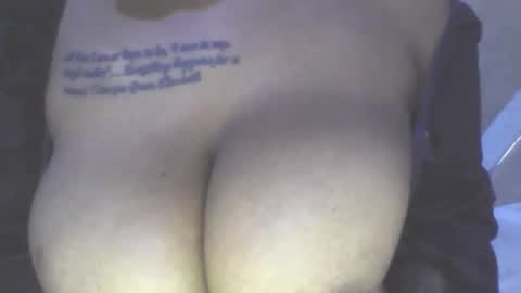 Snapshot of trinahluicy chatting on 04.11.26 trinahluicy online show from 04.11.26