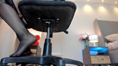 Snapshot of trinitixx chatting on 12.30.24 Triny online show from 12.30.24