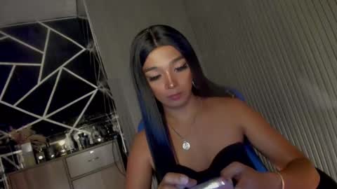 Snapshot of trinityfucksyou chatting on 03.08.25 Ms Ella online show from 03.08.25