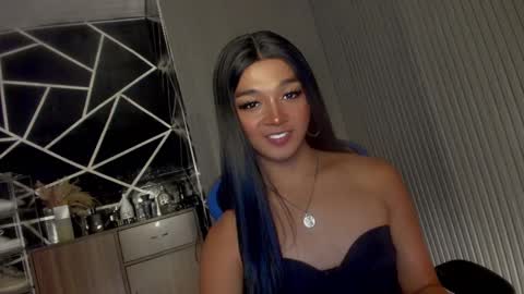 Snapshot of trinityfucksyou chatting on 03.12.25 Ms Ella online show from 03.12.25