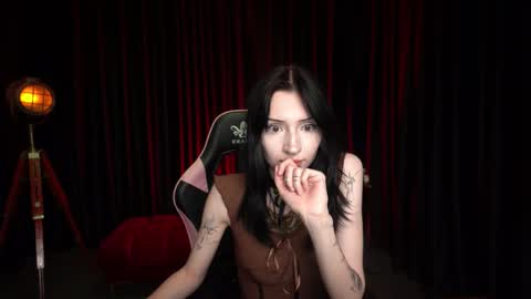 Snapshot of trix_void chatting on 10.16.25 trix_void online show from 10.16.25