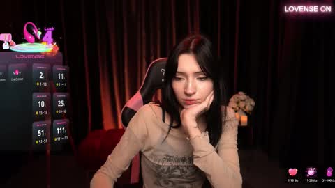 Snapshot of trix_void chatting on 10.28.25 trix_void online show from 10.28.25