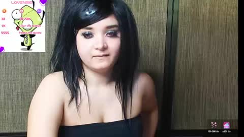 Snapshot of trixiedoescamcam chatting on 02.05.25 trixiedoescamcam online show from 02.05.25