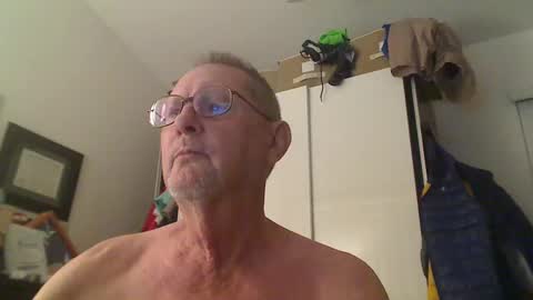 Snapshot of troffer1020 chatting on 11.04.25 Troffer online show from 11.04.25