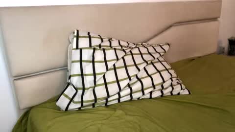 Troncq online show from 11.25.25