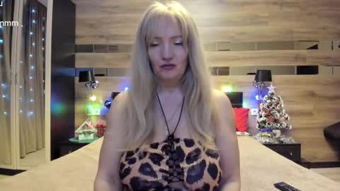 Snapshot of truefoxyyy chatting on 01.29.25 Fox online show from 01.29.25