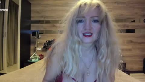 Snapshot of truefoxyyy chatting on 02.01.25 Fox online show from 02.01.25