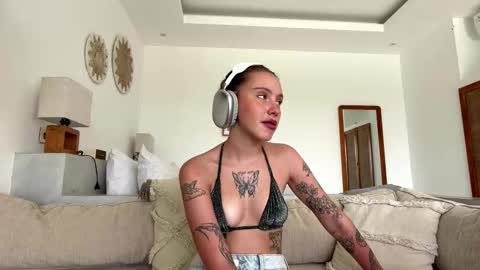 Snapshot of trulamorella chatting on 02.08.26 Mia online show from 02.08.26