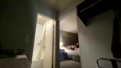 Snapshot of trxs_leches chatting on 03.04.26 Tres Leches online show from 03.04.26