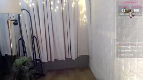 Snapshot of ts_pinayfoxxy18 chatting on 12.29.24 kenzie online show from 12.29.24