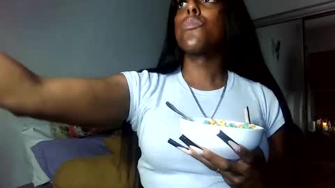 Amber White online show from 01.13.25