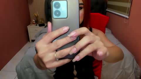 Snapshot of tshugescock chatting on 02.08.25 SEDUCTIVEmistresCUMS online show from 02.08.25