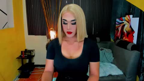 Snapshot of tsmamahmerslove chatting on 01.18.26 Nicoleeee online show from 01.18.26