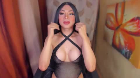 Snapshot of tsqueenselena chatting on 11.25.25 Queen Selena online show from 11.25.25