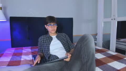 Snapshot of tsuki_maru chatting on 09.20.25 Maru online show from 09.20.25