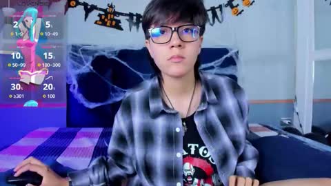 Snapshot of tsuki_maru chatting on 10.23.25 Maru online show from 10.23.25