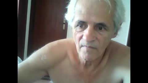 Snapshot of tuamigo8a chatting on 02.17.25 Siveomeves online show from 02.17.25