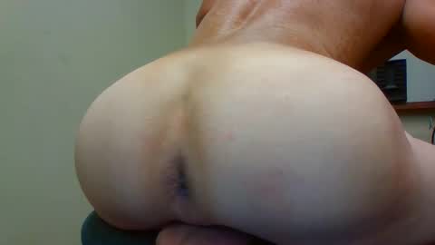 Snapshot of twayne29x chatting on 10.22.25 twayne29x online show from 10.22.25