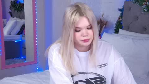 Snapshot of tweety_pie_ chatting on 12.28.24 Hallie online show from 12.28.24