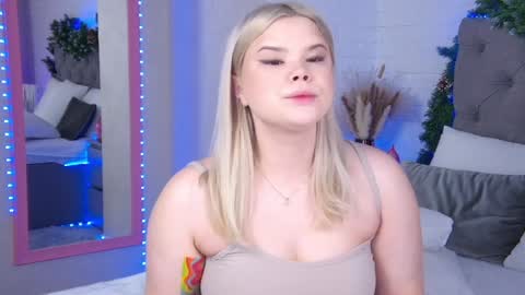 Snapshot of tweety_pie_ chatting on 12.30.24 Hallie online show from 12.30.24