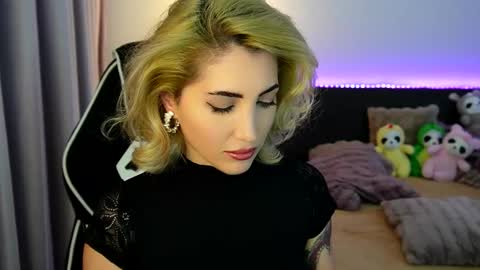 MayCarrey online show from 12.18.25