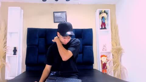 Snapshot of twink_bunny chatting on 10.01.25 samu online show from 10.01.25