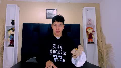 Snapshot of twink_bunny chatting on 10.07.25 samu online show from 10.07.25