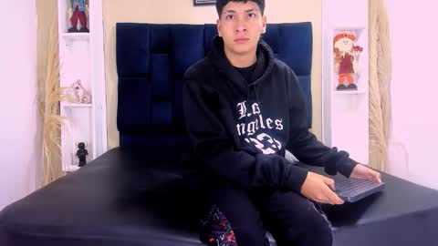 Snapshot of twink_bunny chatting on 10.10.25 samu online show from 10.10.25