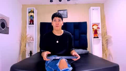 Snapshot of twink_bunny chatting on 10.17.25 samu online show from 10.17.25