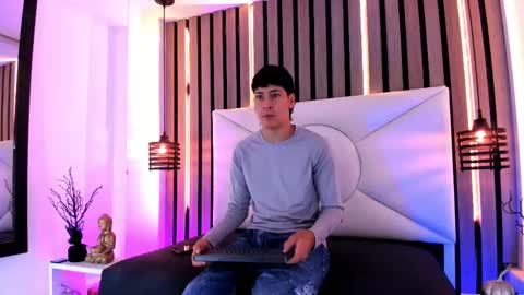 Snapshot of twink_bunny chatting on 10.18.25 samu online show from 10.18.25