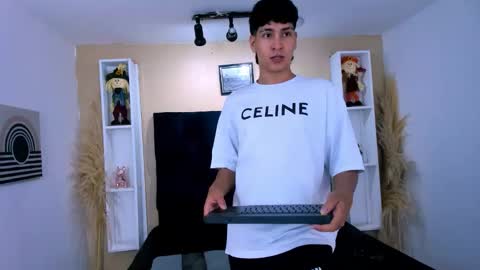 Snapshot of twink_bunny chatting on 10.26.25 samu online show from 10.26.25