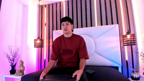 Snapshot of twink_bunny chatting on 10.31.25 samu online show from 10.31.25