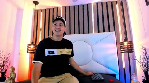 Snapshot of twink_bunny chatting on 11.01.25 samu online show from 11.01.25